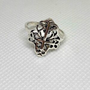 Elongated Scroll Design Ring